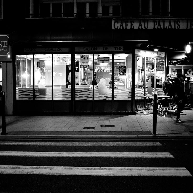 Outdoor terrace seating suitable for families in Luzern